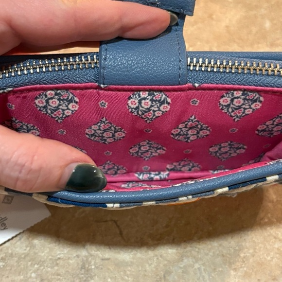 Vera Bradley RFID Smartphone Wristlet Wallet Geo Medallions NWT - Picture 6 of 14